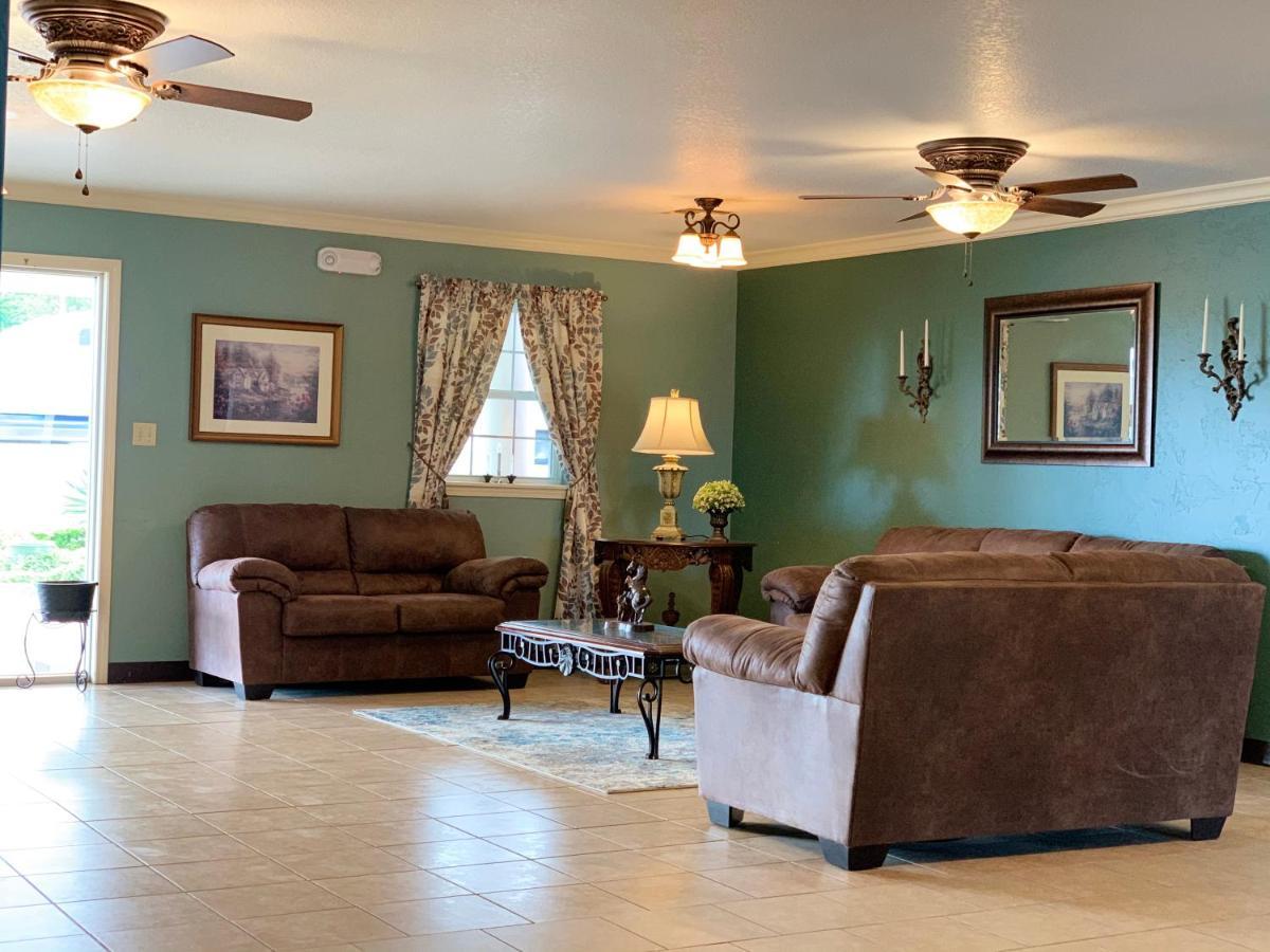 Candlelight Inn & Suites Hwy 69 Near 매캘러스터 외부 사진