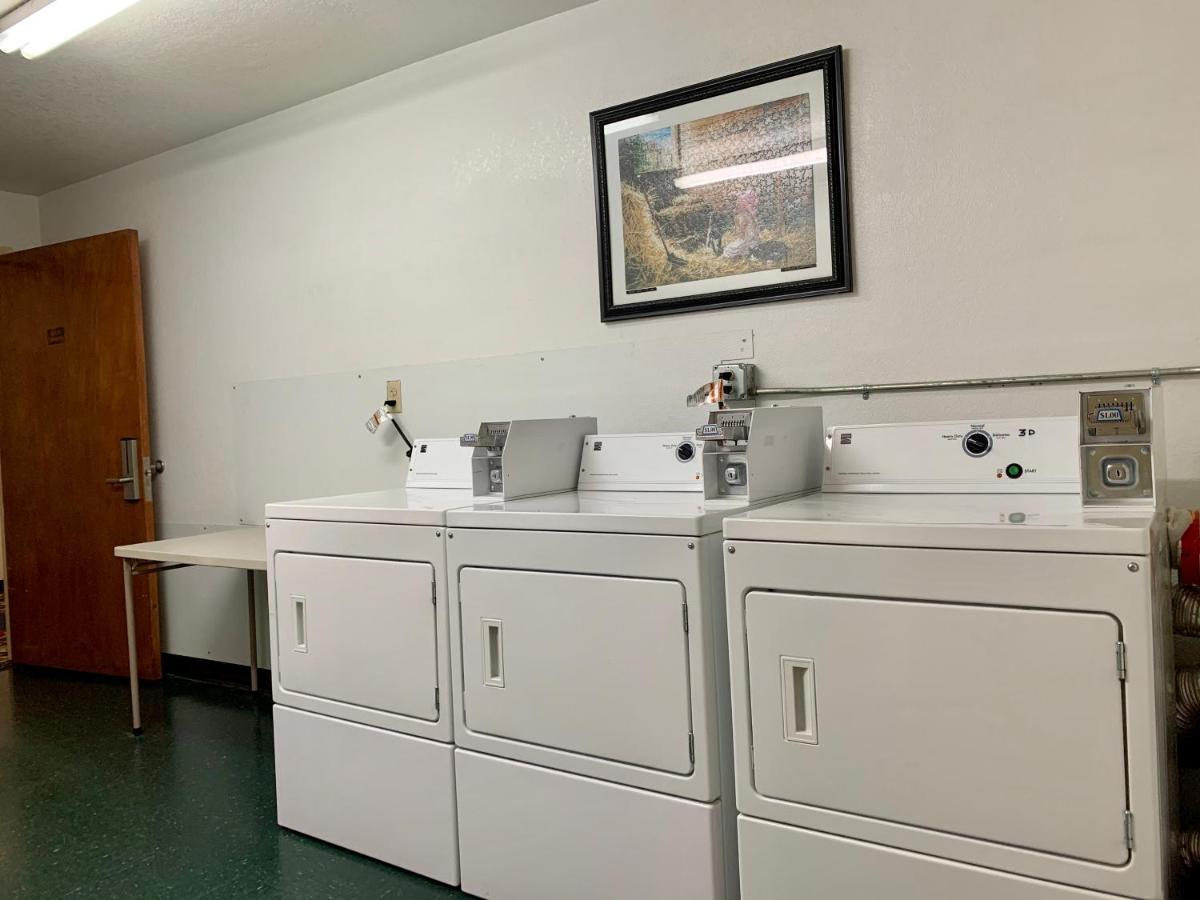 Candlelight Inn & Suites Hwy 69 Near 매캘러스터 외부 사진