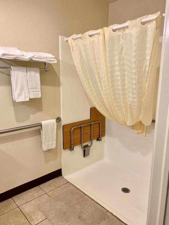 Candlelight Inn & Suites Hwy 69 Near 매캘러스터 외부 사진