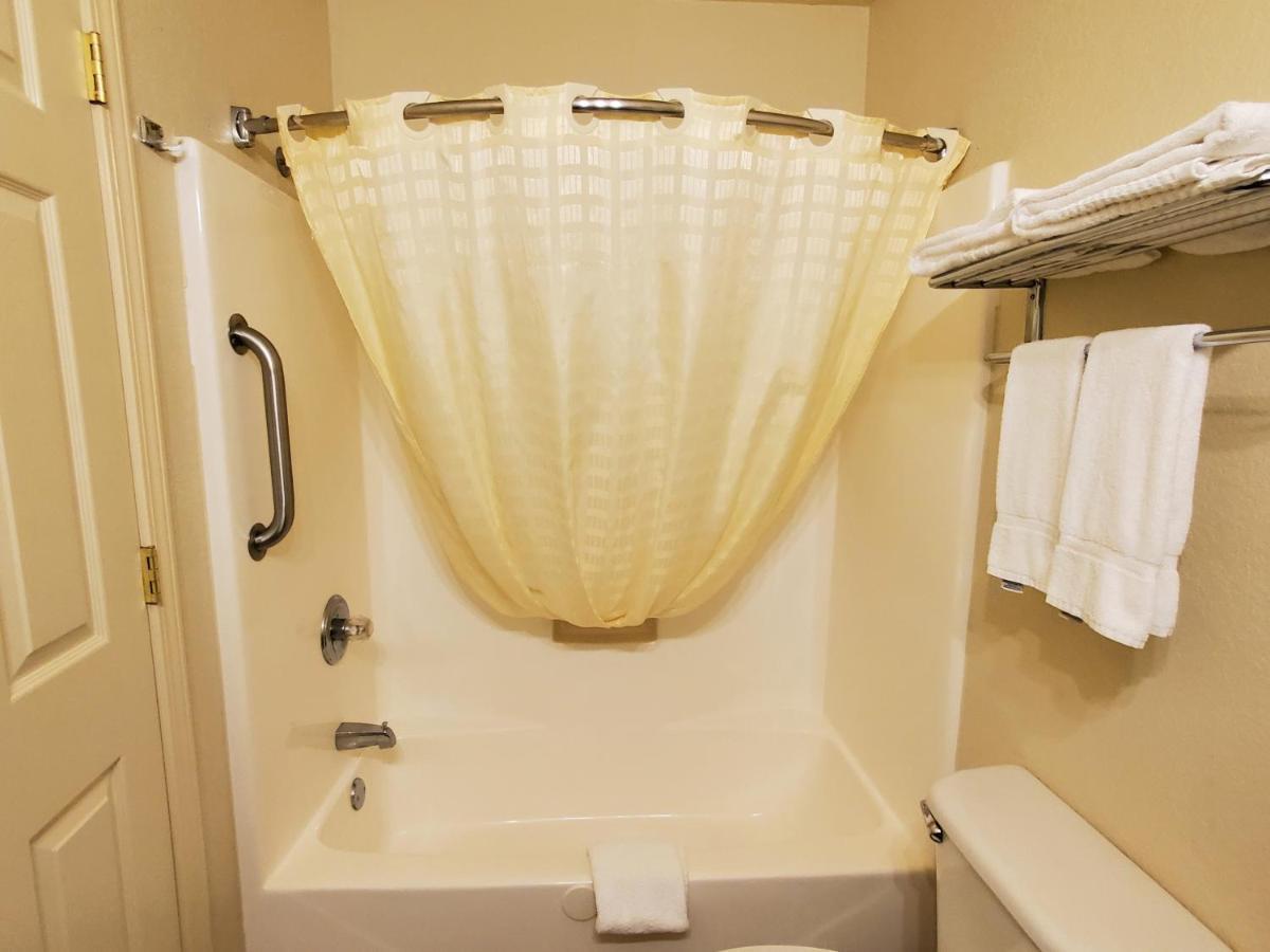 Candlelight Inn & Suites Hwy 69 Near 매캘러스터 외부 사진
