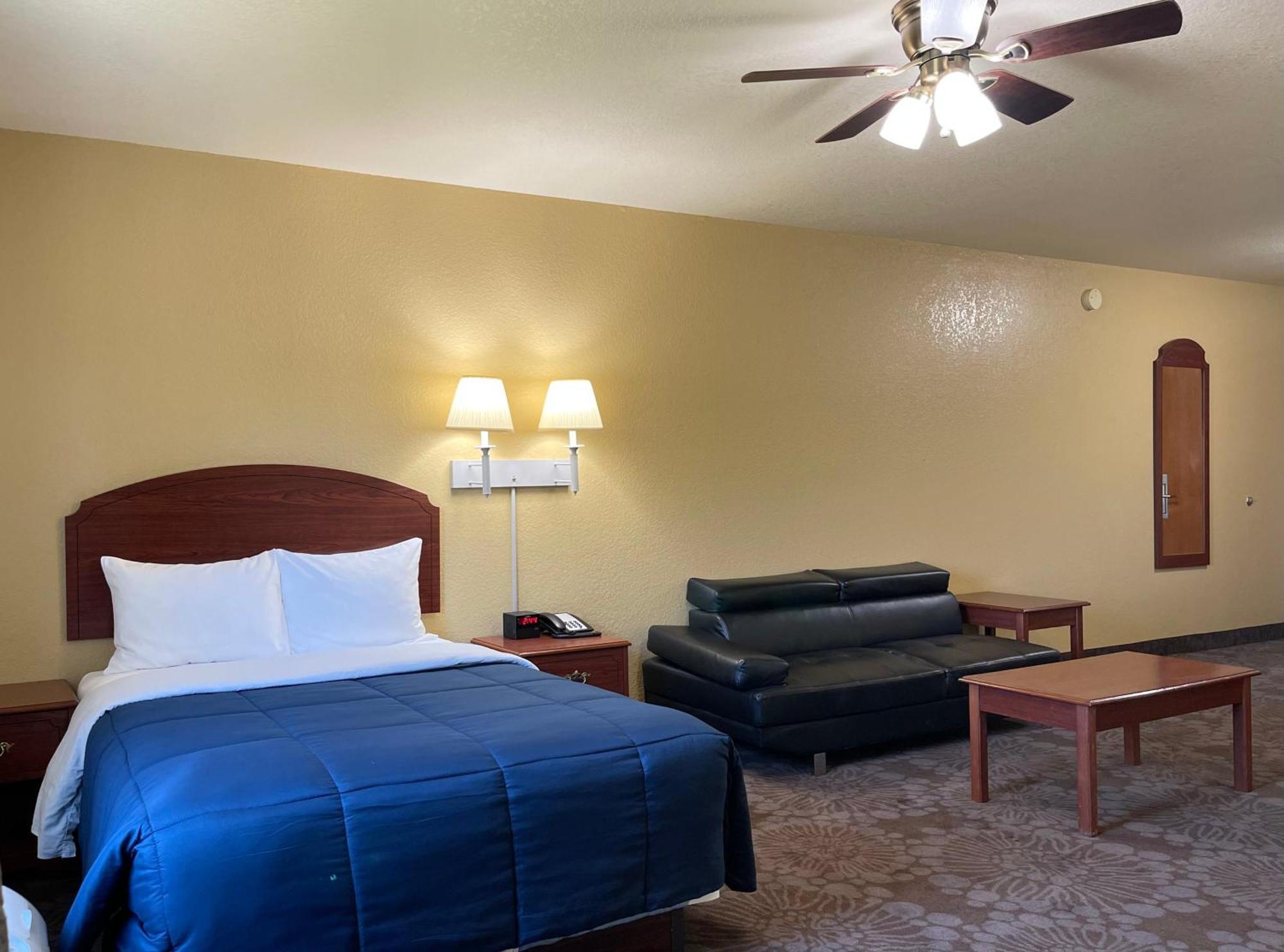 Candlelight Inn & Suites Hwy 69 Near 매캘러스터 외부 사진